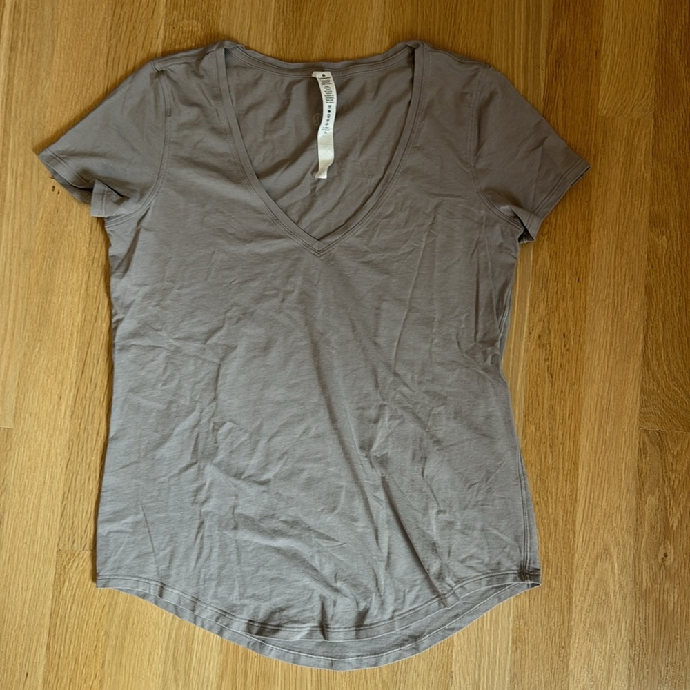 Lululemon Love v neck crew shirt size 4 grey